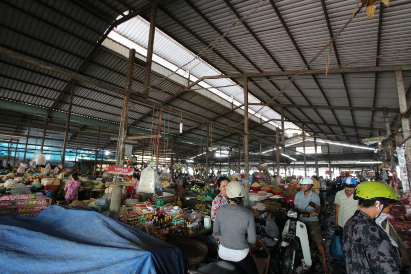 ボートで巡るベトナムの象徴的な水上マーケット7選