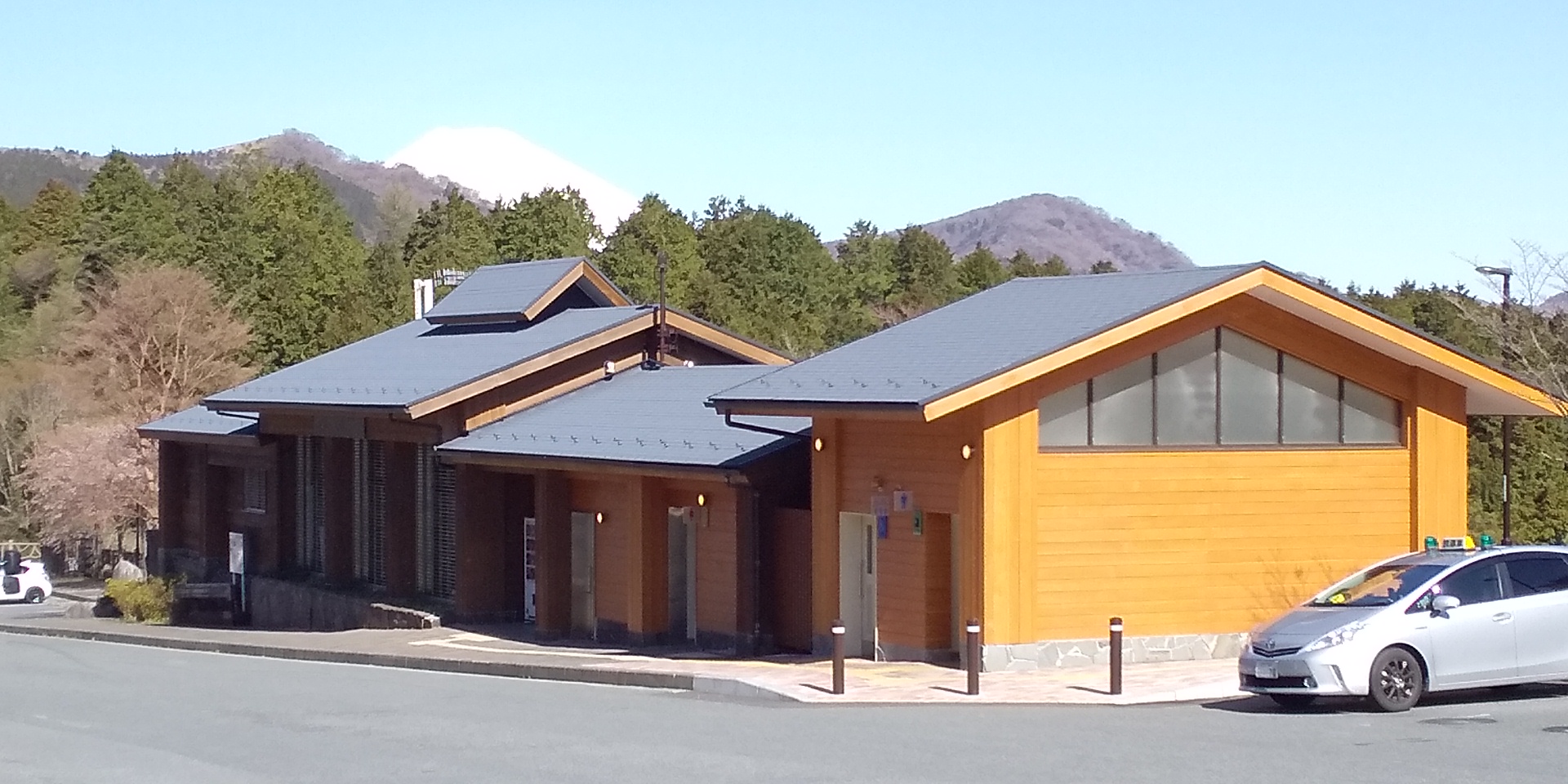 その場でパクッと！お土産としても！箱根「駅前商店街の食べ歩きグルメ」8選RETRIP リトリップ