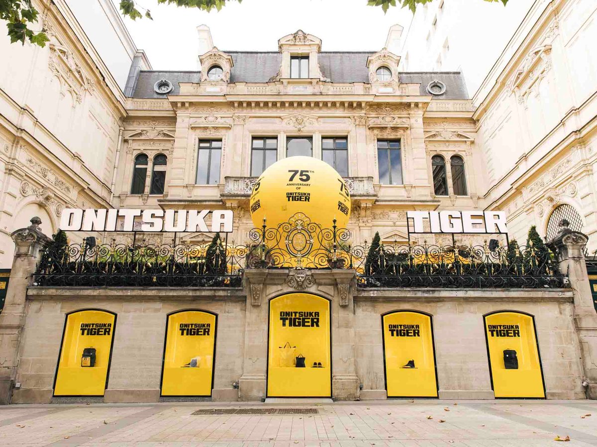 建物は素敵、でも残念すぎるシャンゼリゼ通りのラデュレ。想い出は箱には宿らない。何時も人なり│A D i O