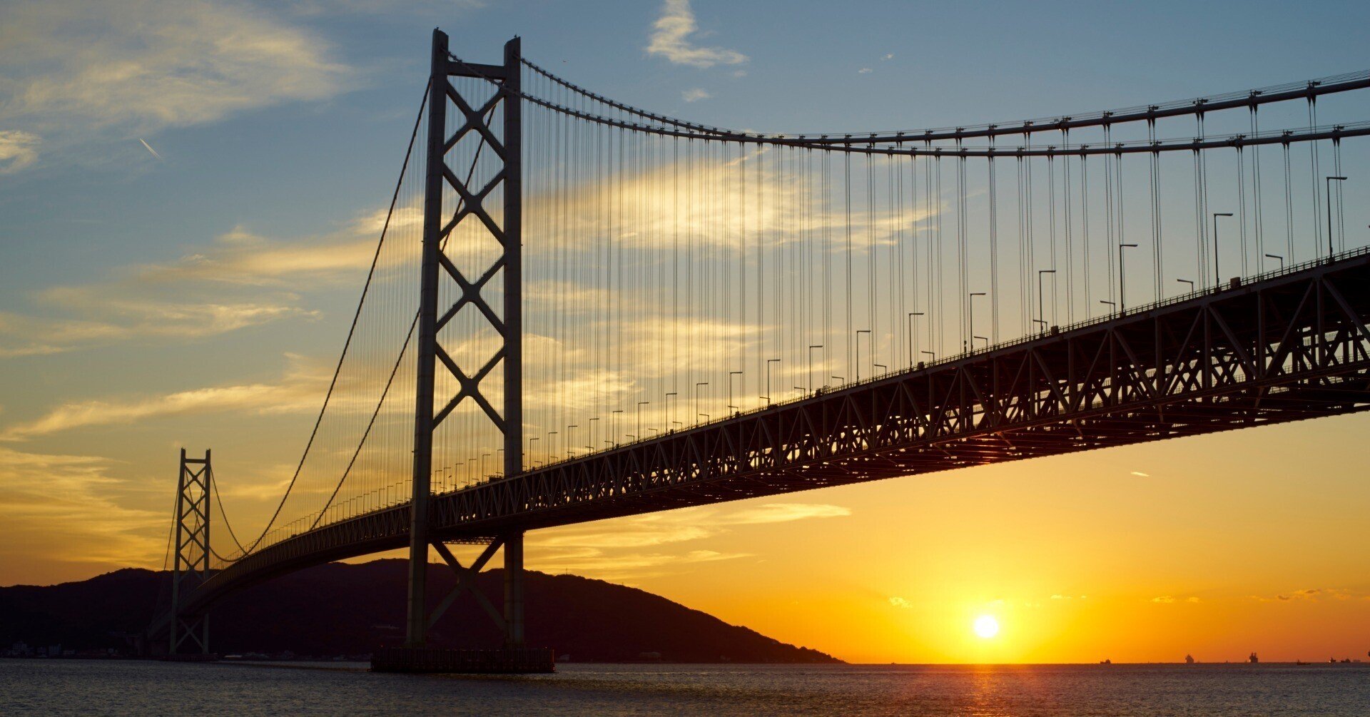 明石海峡大橋」の楽しみ方！展望広場までのルート、ライトアップ、周辺観光までるるぶ&more