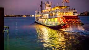 今日、ミシシッピ川最大のクルーズ船がレッドウィングにいるんだって！ : r minnesota