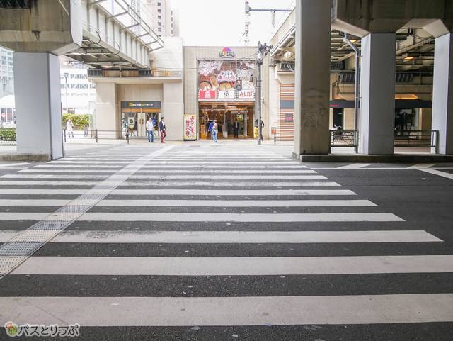 JR大阪駅桜橋口側横断歩道 ＊＊＊＊製品検索製品情報電材部品の開発メーカー、篠原電機株式会社