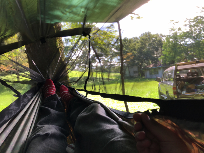 軽量化したいソロキャンにも！実は暖かくて心地いいハンモックキャンプについて聞いてきましたキャンプ情報メディア LANTERN – ランタン