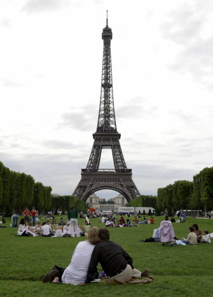 エッフェル塔 入門編 – 行き方、入口、料金、登り方など