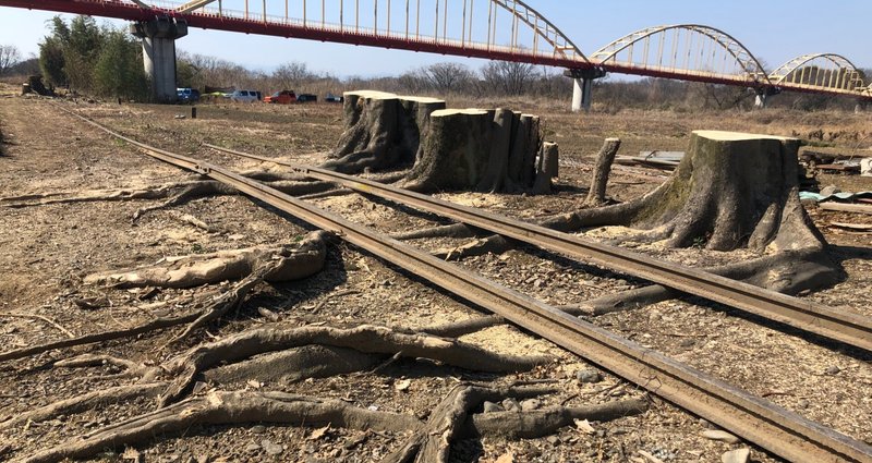 五十崎に残る内子線廃線跡を散策うちこあそび