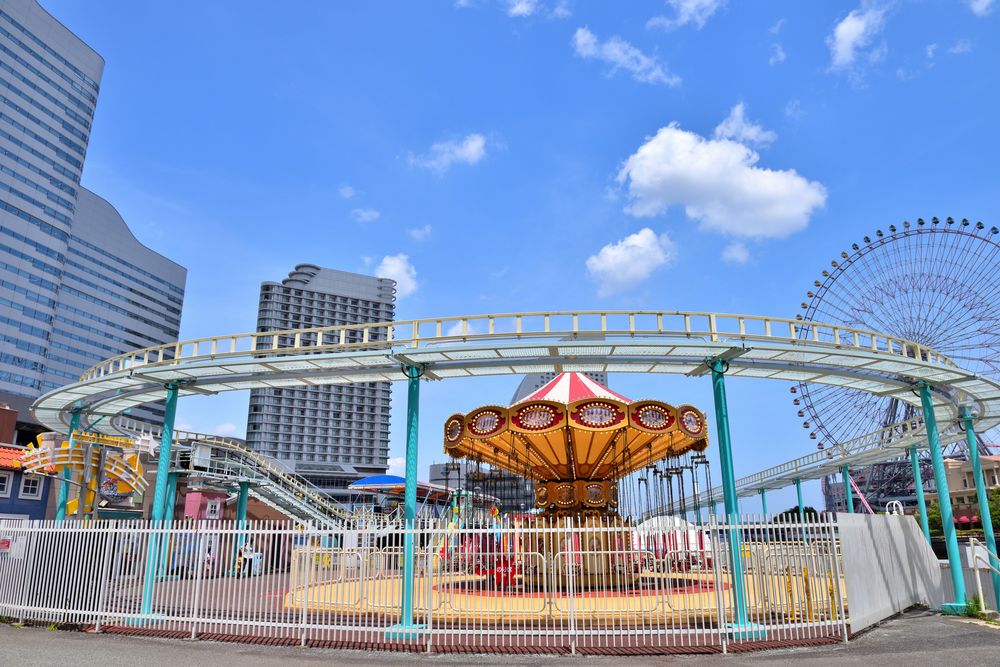 横浜のシンボル！コスモワールドの観覧車で空中散歩を楽しもう！クルージングナビ貸切クルージングなら東京湾アニバーサリークルーズ