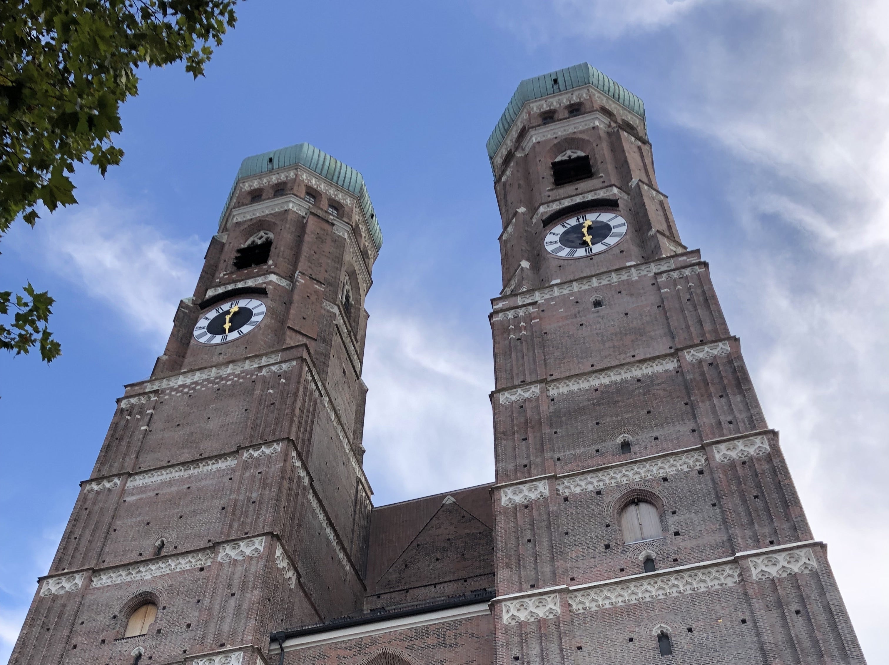 ミュンヘン：市庁舎の仕掛け時計を見れるベストポイント みゅうベネルクスブログオプショナルツアー・現地ツアーの みゅう