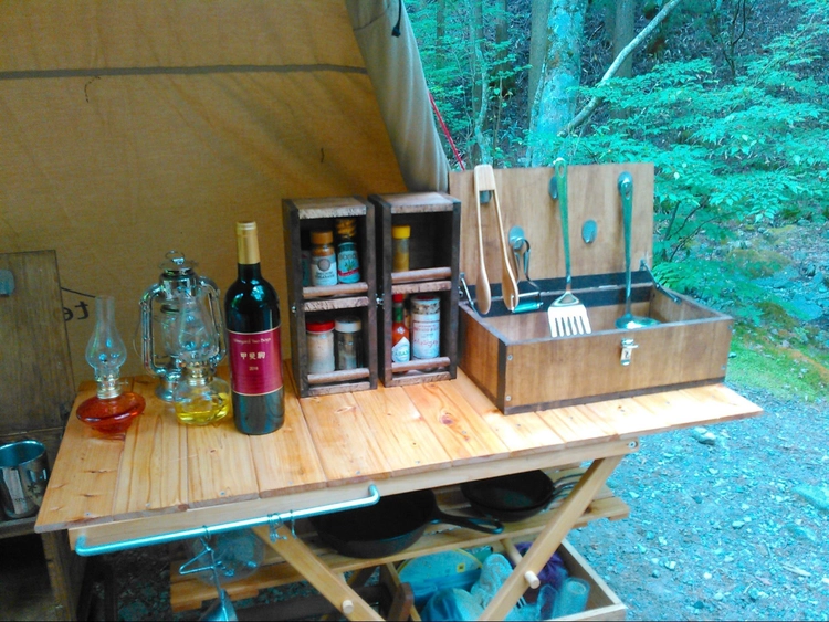 キャンプギアDIY 焚き火台を囲む囲炉裏テーブルを自作。組み立て式で持ち運びもOK！ワンバイフォーを使った、変幻自在？の2WAY仕様。 - DIYFamiliarの家族リノベーション記録