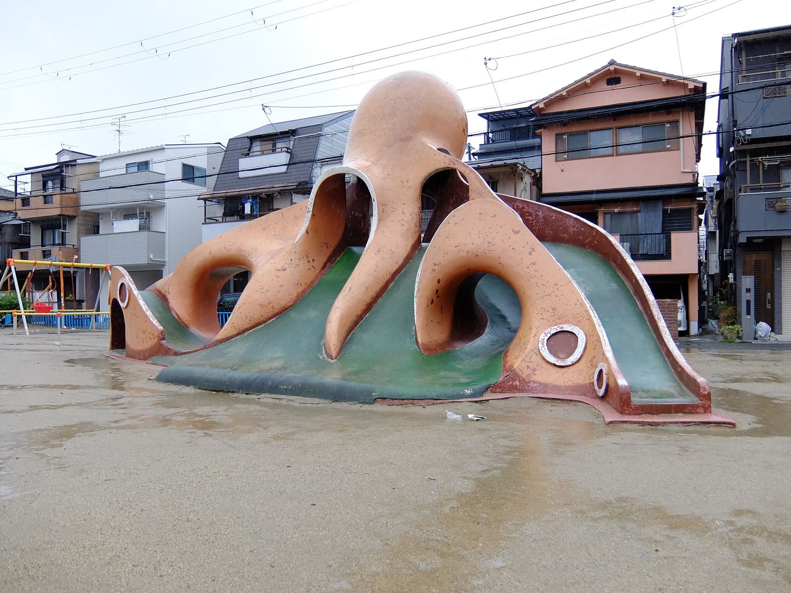 大泉緑地北エリアの大ダコ 大阪府堺市北区南花田町 - 日本すきま漫遊記