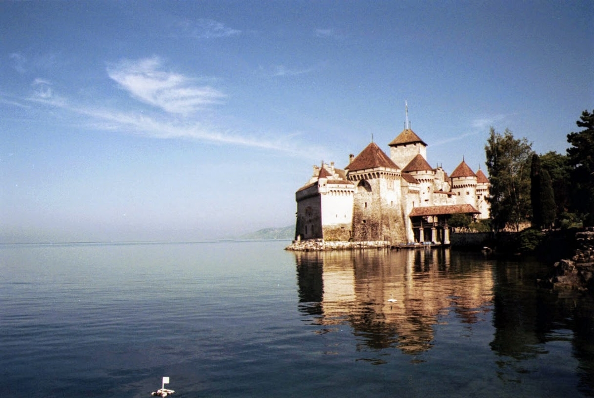 シヨン城への入場 モントルー Booking.com