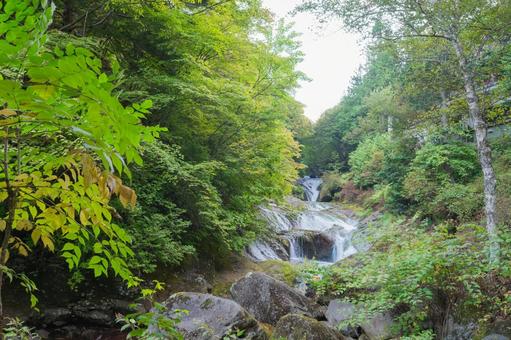 マイナスイオンが溢れる「横谷渓谷 茅野市 」ぶらたび長野