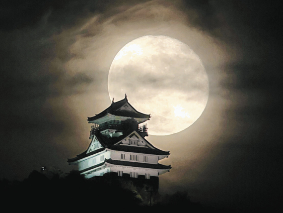 岐阜城と月 2021年8月25日 chan-masaさんαcafe