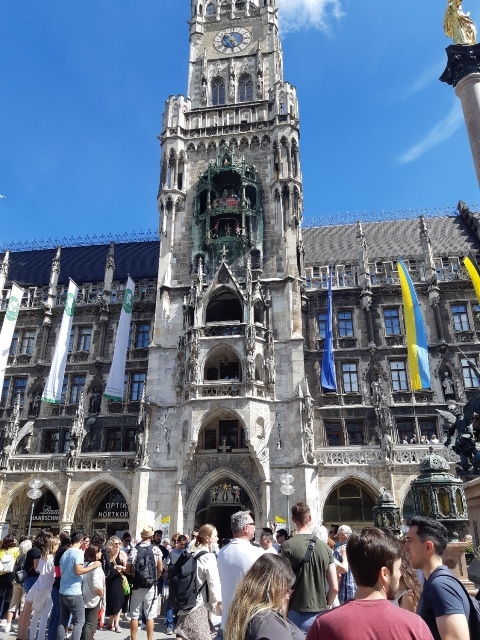 ミュンヘン、ドイツでメアリーの正方形を主な市庁舎の時計塔のクローズ アップ ビューの写真素材・画像素材 Image 66317499