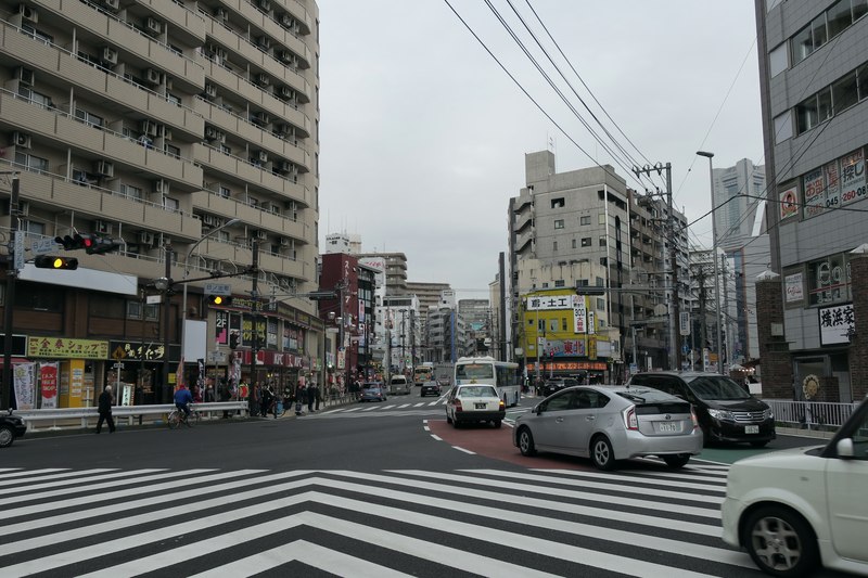 雪に覆われた横浜みなとみらいの街並みと日の出風景の写真素材FYI07563440ストックフォトの QleanMarket キュリンマーケット