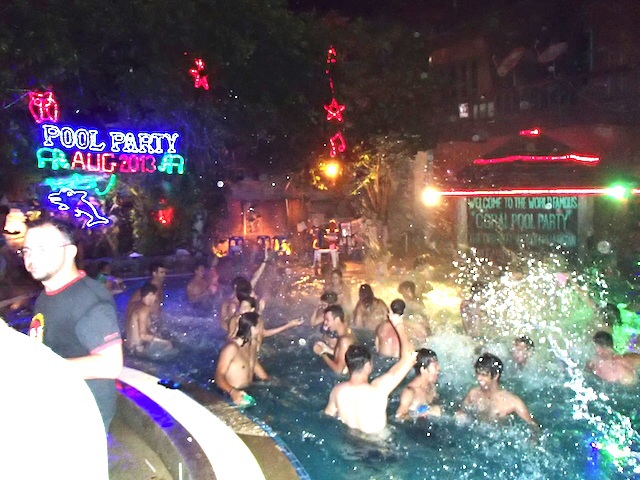 EZ エントリーと無料ドリンク付きのパーティー バスによるラスベガス