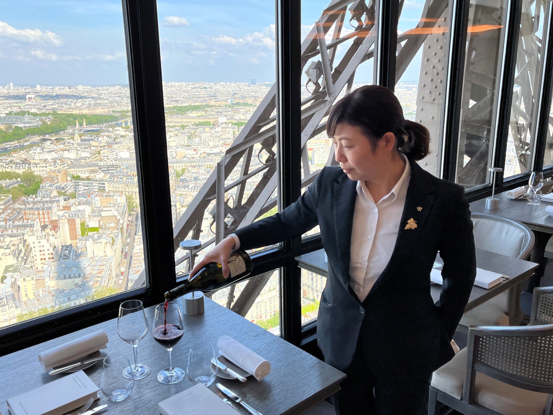 エッフェル塔近くのトップ10レストラン - Hellotickets