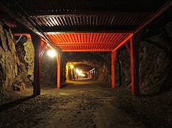 巨大地下壕と黄金色の温泉、長野市松代のディープな魅力 - toremorの旅手帳