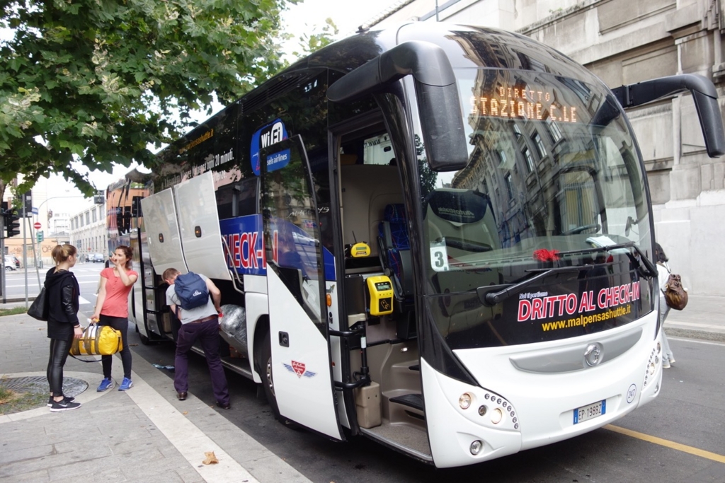 ミラノ：マルペンサ空港シャトル 駅発着