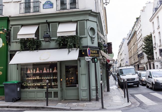 パリを代表する老舗カフェで パリジェンヌ流ひと休み◎るるぶ&more