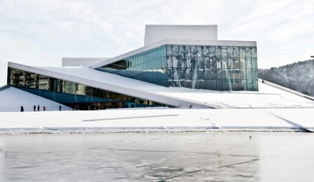 建築であり水辺のランドスケープでもあるオペラハウス、工業用ウォーターフロントを公共空間へと開発する、スノヘッタが設計した オスロ・オペラハウスノルウェー - TECTURE MAG