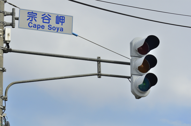 縦型信号機 クリアタイプ なぜ北海道や東北では「縦型信号」普及してる