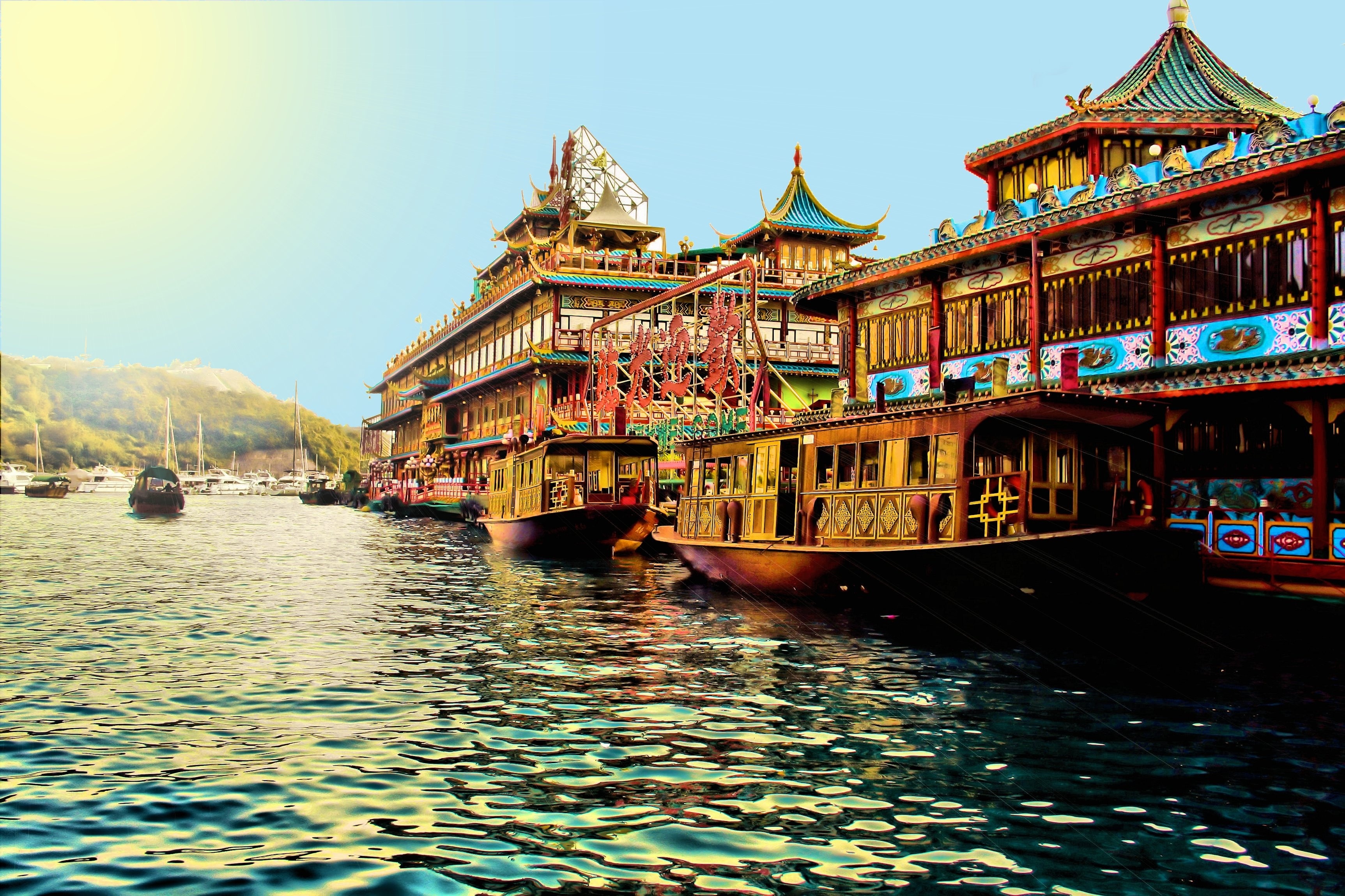 香港海沿い散歩③ 昔ながらのサンパンに乗り香港仔から鴨脷洲 - アジアおでかけブログ