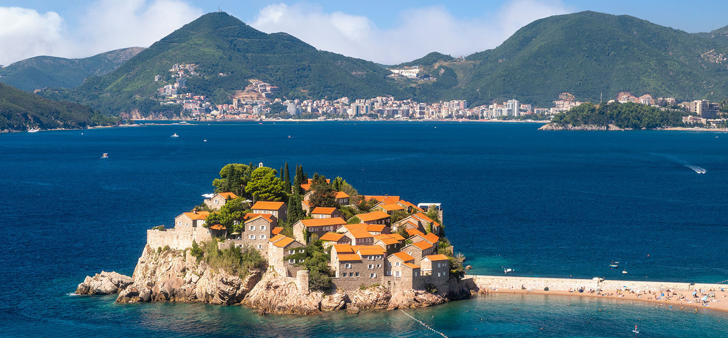 黑山共和国是一个非常小的南欧国家。 : r