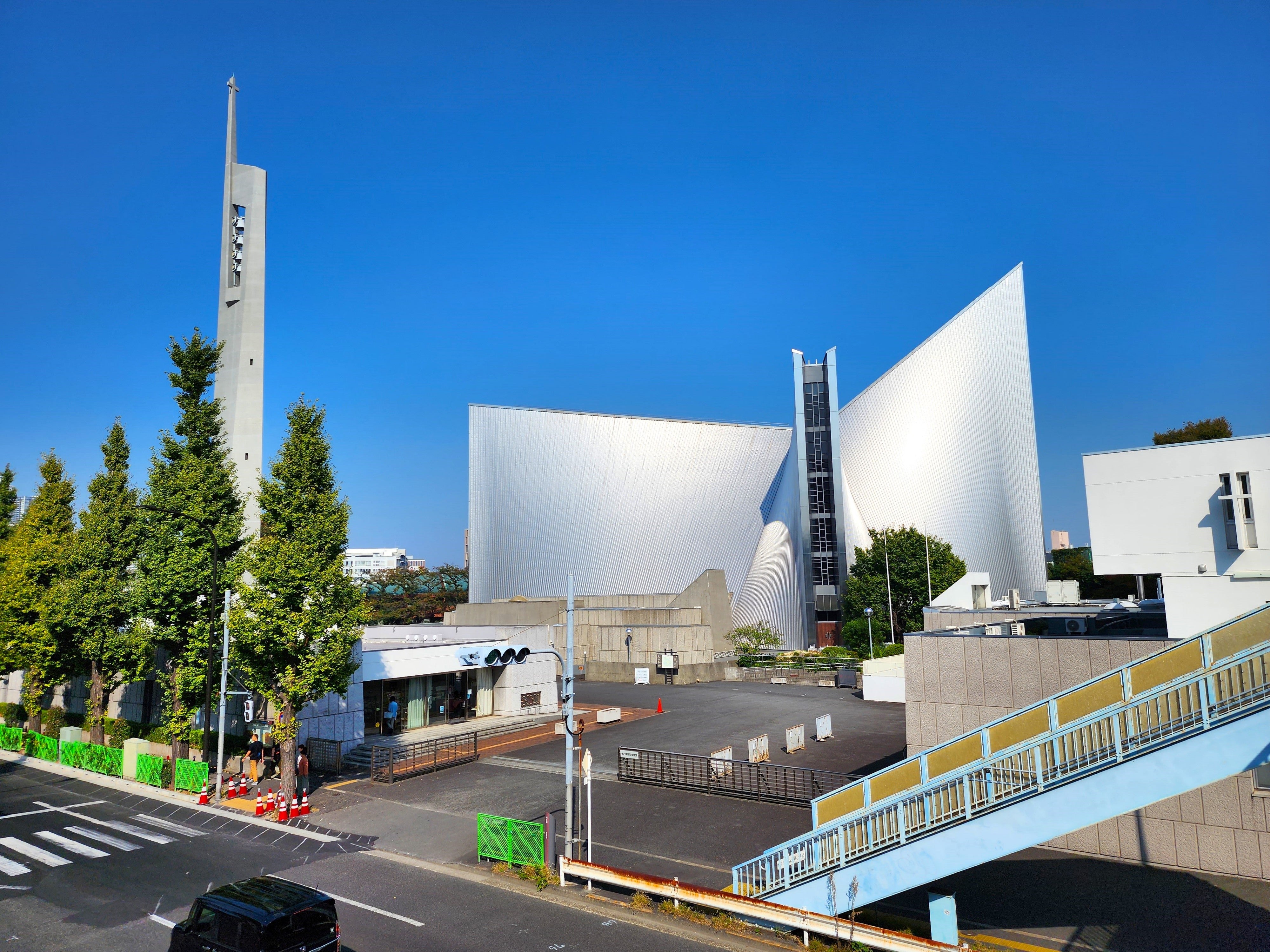 異世界に誘う建築美の教会 丹下健三設計「東京カテドラル聖マリア大聖堂」を訪問TABIZINE～人生に旅心を～