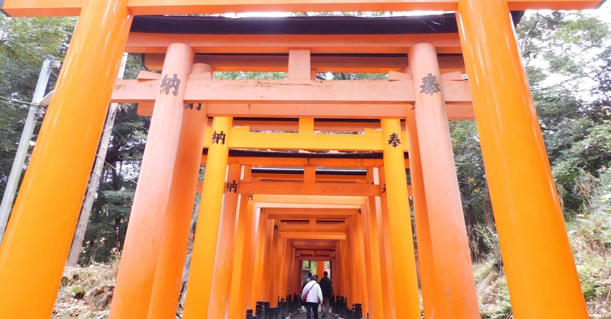 伏見稲荷で着物デートは大変？カップルにおすすめのデートコースはこれ -京都着物・浴衣レンタル 咲く都 京都着物・浴衣レンタル