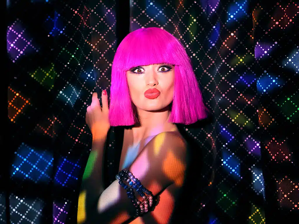 パリクレイジーホースキャバレーショーチケット、シャンパン、マカロン 2025