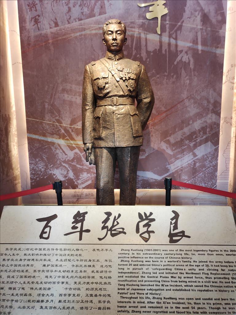 改變近代史的男人他家第二次來到瀋陽的張氏帥府這裡算是在整個東北，保留的最完整的名人故居也是東北王張作霖和張學良的辦公室