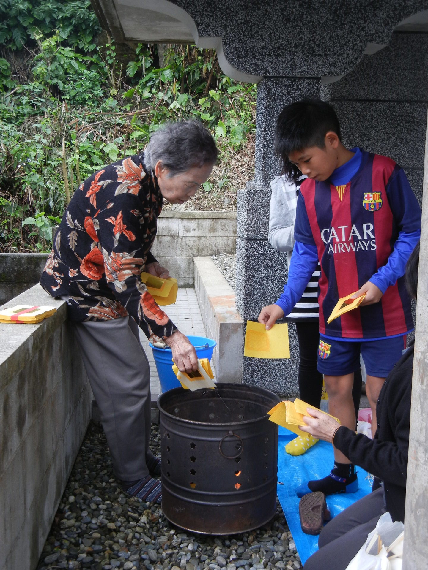 沖縄のお墓が大きい理由は？シーミーの意味やしきたりを解説