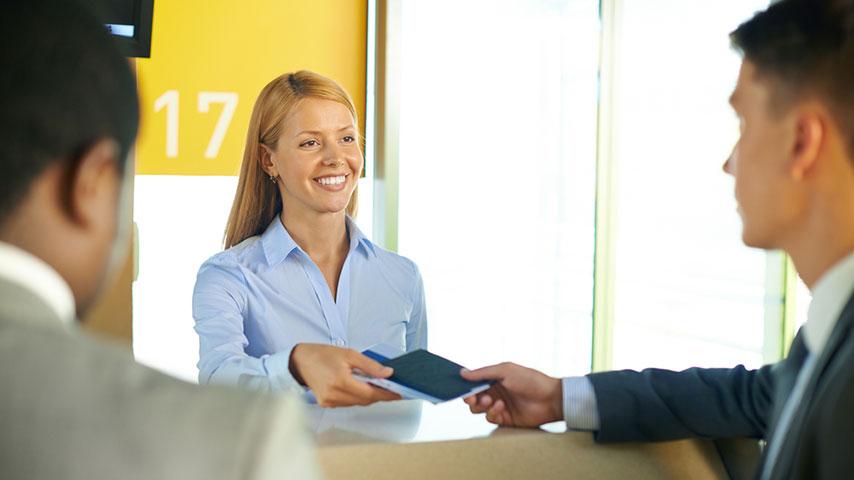 シンプルな英語で機内サービスを快適に！役立つ21フレーズを紹介