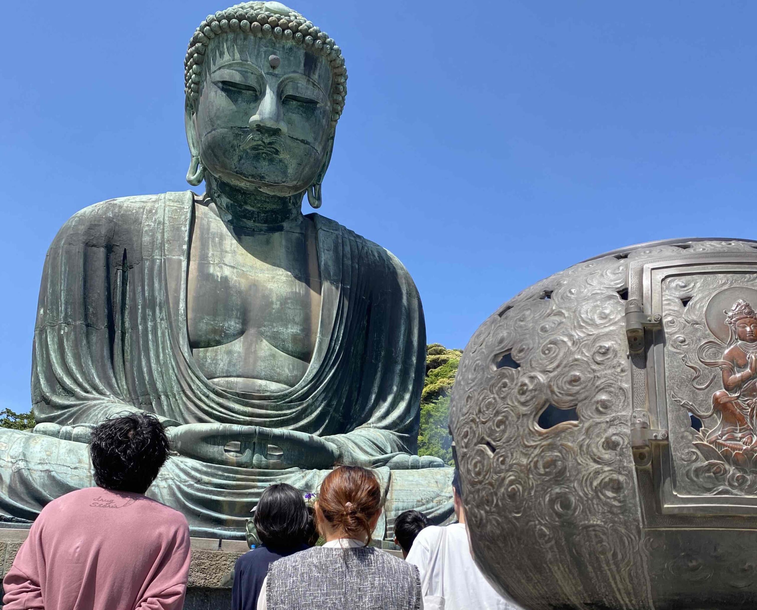 山を背に圧倒的な迫力！鎌倉大仏 高徳院ピクスポ
