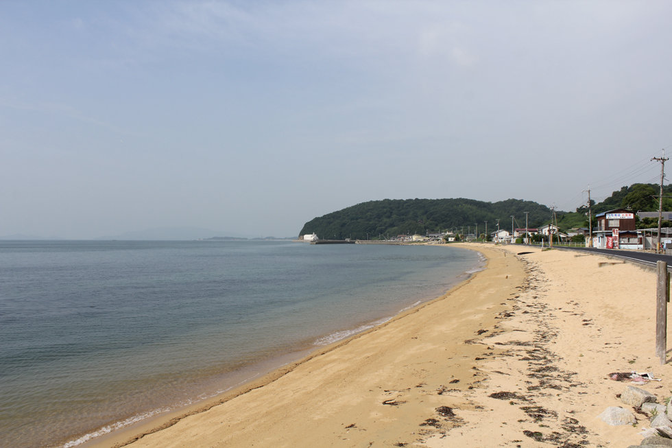 西脇海水浴場 遠浅の砂浜のビーチ 海の家と駐車場 瀬戸内市 -