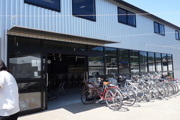 ⭐️やっと中間 ⭐️ しまなみ海道をチャリで走ると、多々羅大橋の中程がこのコースの中間点で、そこは広島県と愛媛県の県境となる。この後、道の駅多々羅しまなみ公園にて休憩兼昼食とした。 撮影日2024.10.20多々羅大橋サイクリストの聖地碑しまなみ海道