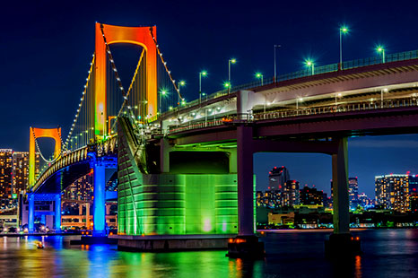 お台場海浜公園 おだいばビーチ」を彩るビーチアート、動作で変化する“光と音”＆海辺に浮かぶ月 - ファッションプレス