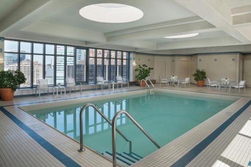 イートンセンターでお買い物♪ : カナダへの田舎道♪