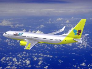 空を飛ぶ緑色の飛行機の写真 – Unsplashの緑の無料画像