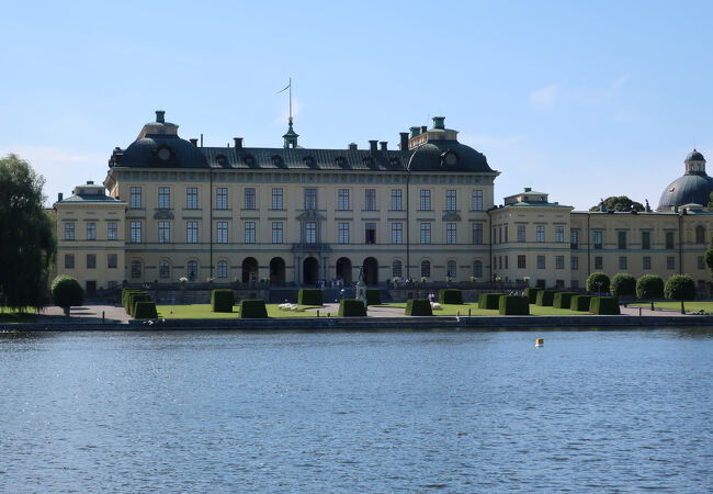 ドロットニングホルム宮殿海外旅行・国内旅行のツアーやホテル予約はNEWT ニュート