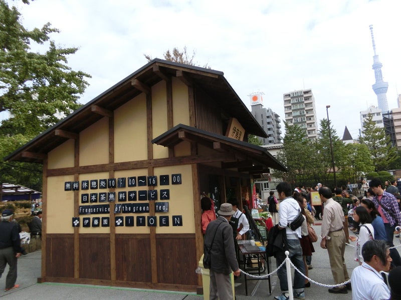 雷門前に無料の休憩スポット発見！浅草の超個性派ビル - 一人旅特化メディア ソロトリマガジン