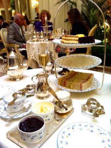 ザ・リッツロンドンのアフタヌーンティーへCOZY STYLE