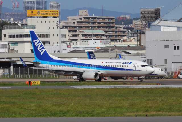 関西で一番飛行機の着陸に近づける！？伊丹空港「千里川土手」ファミゴ
