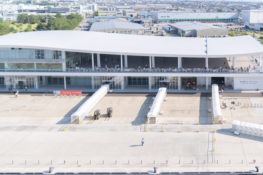 金沢港クルーズターミナルとは？大型クルーズ船を見ながらランチもできます！ブログ 公式 石川県の観光 旅行サイト「ほっと石川旅ねっと」