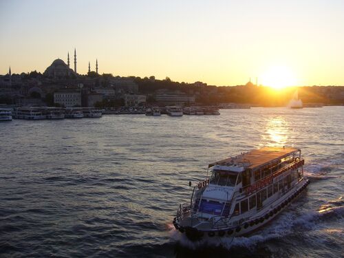 トルコのイスタンブールにある金角湾の写真素材FYI00435510ストックフォトの Qlean Market