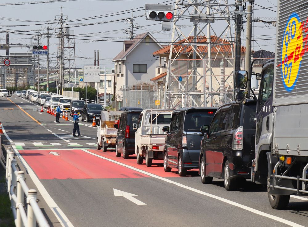 岡山・山林火災４日目 続く交通規制 付近で数キロの渋滞：山陽新聞デジタルさんデジ