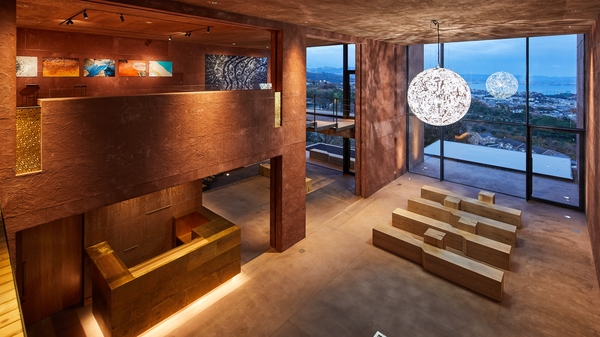 アートな温泉宿「ガレリア御堂原」が別府にオープン。Vogue Japan