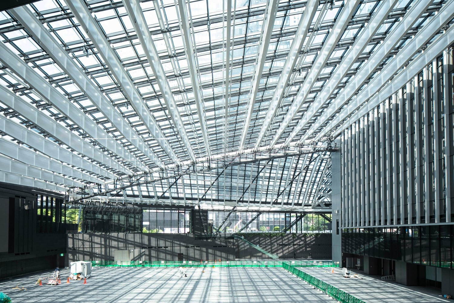 新宿住友三角ビルの ツリーは「外＝広場」に移動イベント・展示会・見本市・物産展・舞台芸能・エンタメ・ステージをライブサポートするイベント マーケティングEvent-X