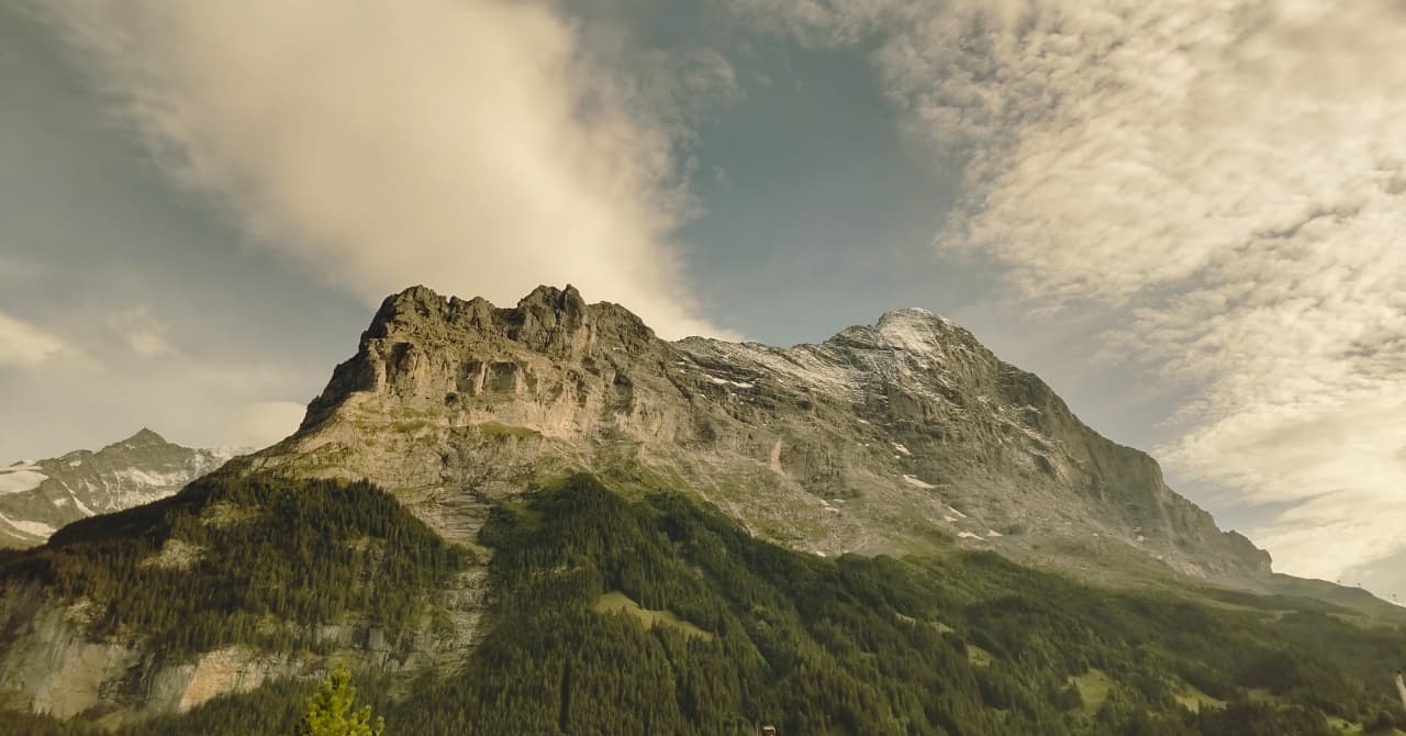 ユングフラウヨッホ ユングフラウ鉄道の料金と時刻表。山頂のライブカメラ、気温、服装。Slow Travel Swiss Alps