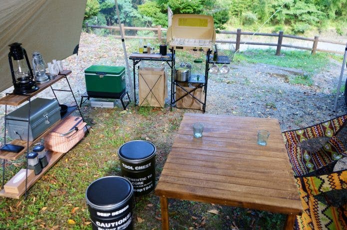 ワンポールテントとタープの連結レイアウトを紹介！おすすめしたい理由も解説キャンプのコツBE-PAL キャンプ、アウトドア、自然派生活の情報源ビーパル